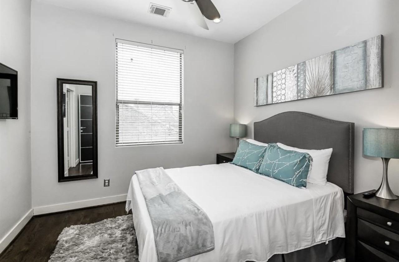 1608 W Webster St #1608B - Photo 4 of 14