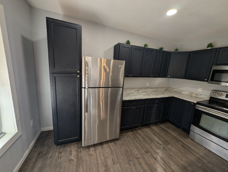 406 Goliad St - Photo 3 of 17