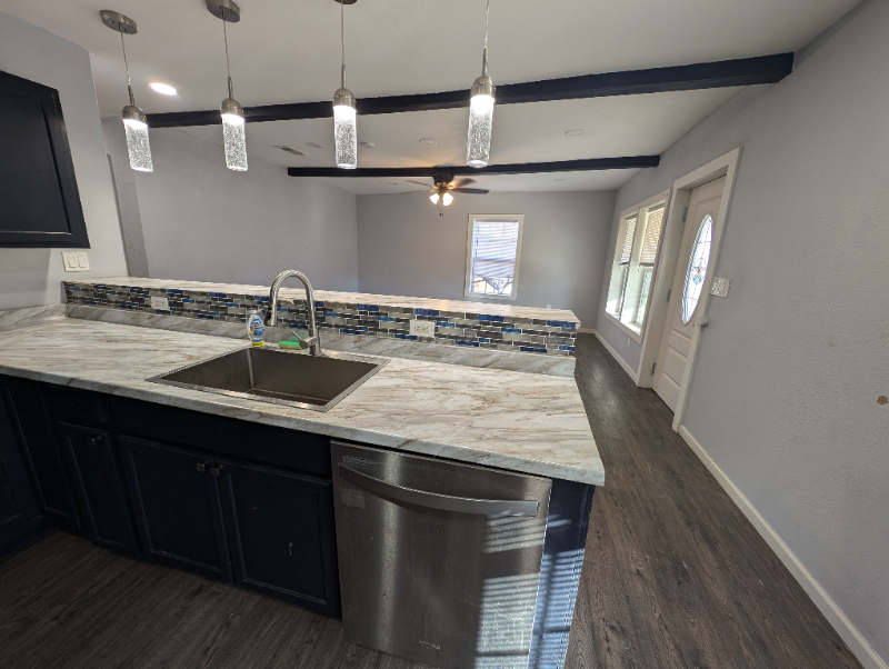 406 Goliad St - Photo 4 of 17