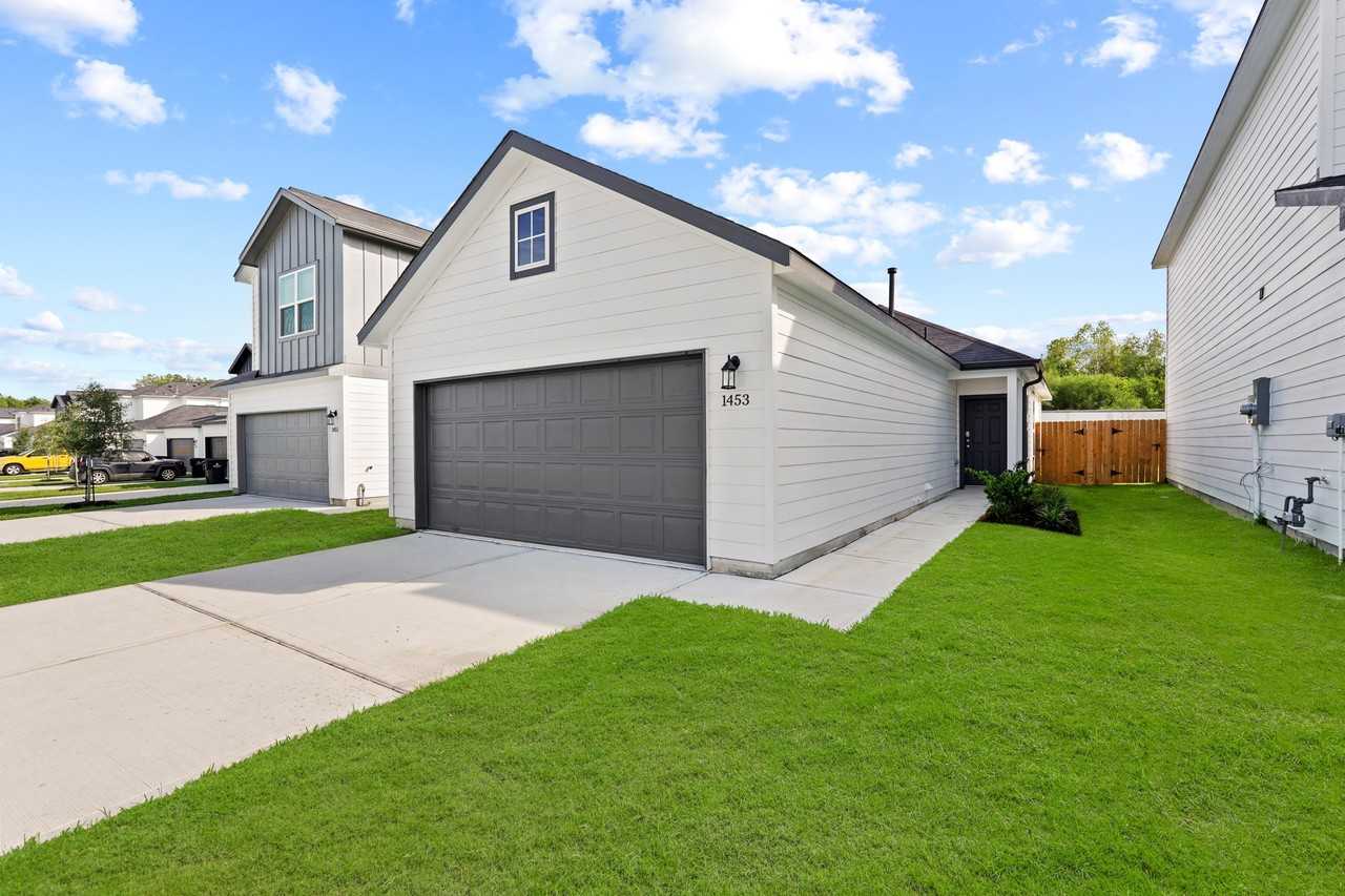 1424 Acorn Meadow St #1424 - Photo 4 of 16