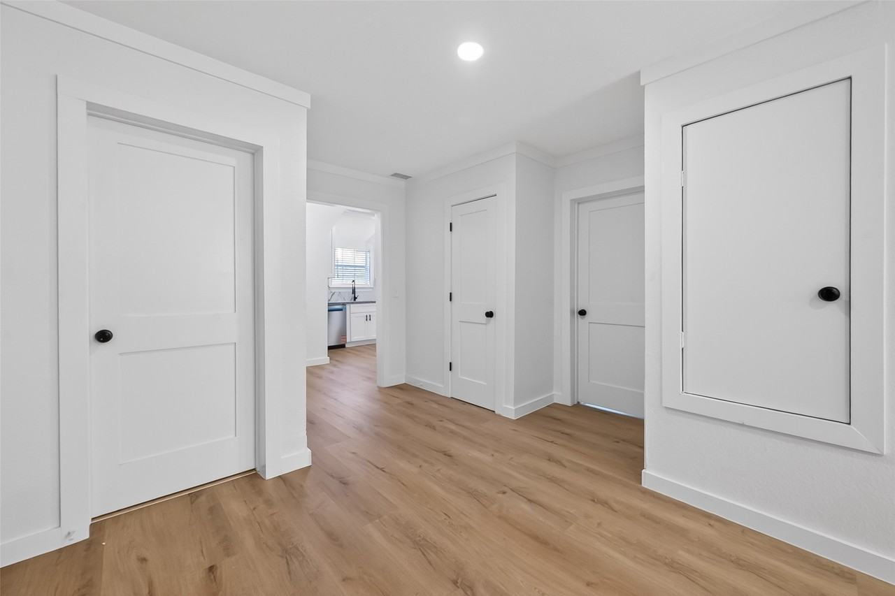 2202 Hutchins St #2202B - Photo 3 of 30