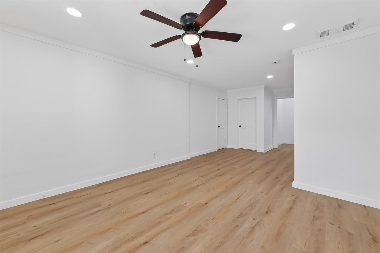 2202 Hutchins St #2202B - Photo 4 of 30