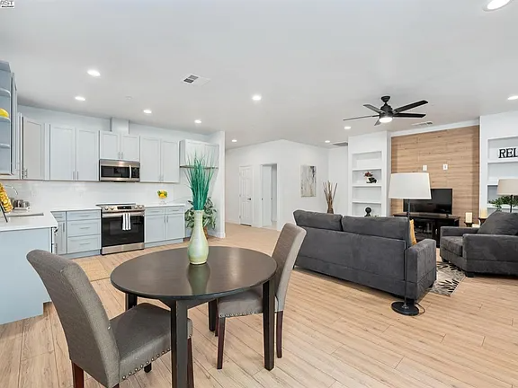 741 Claire Ave - Photo 3 of 6