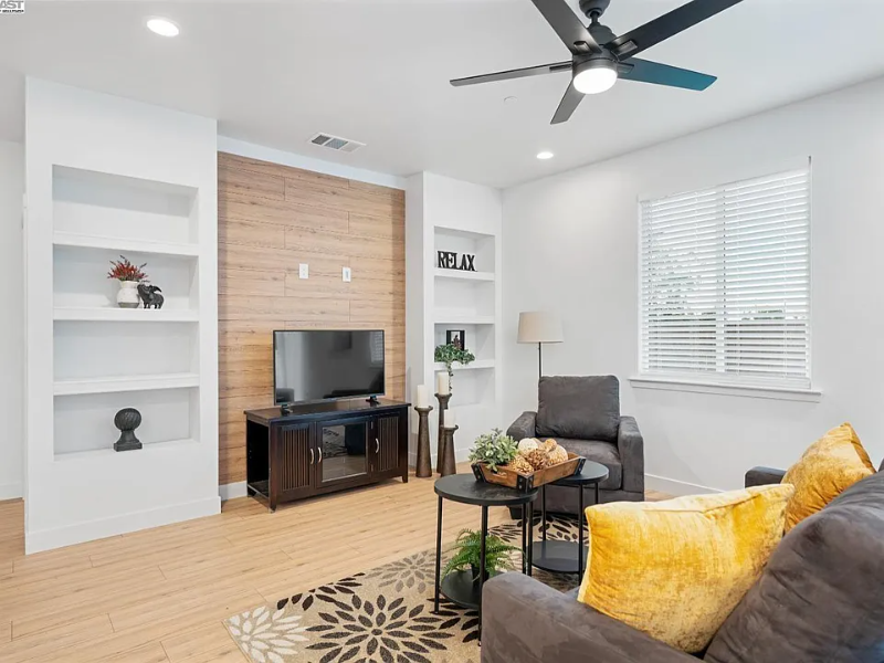 741 Claire Ave - Photo 6 of 6