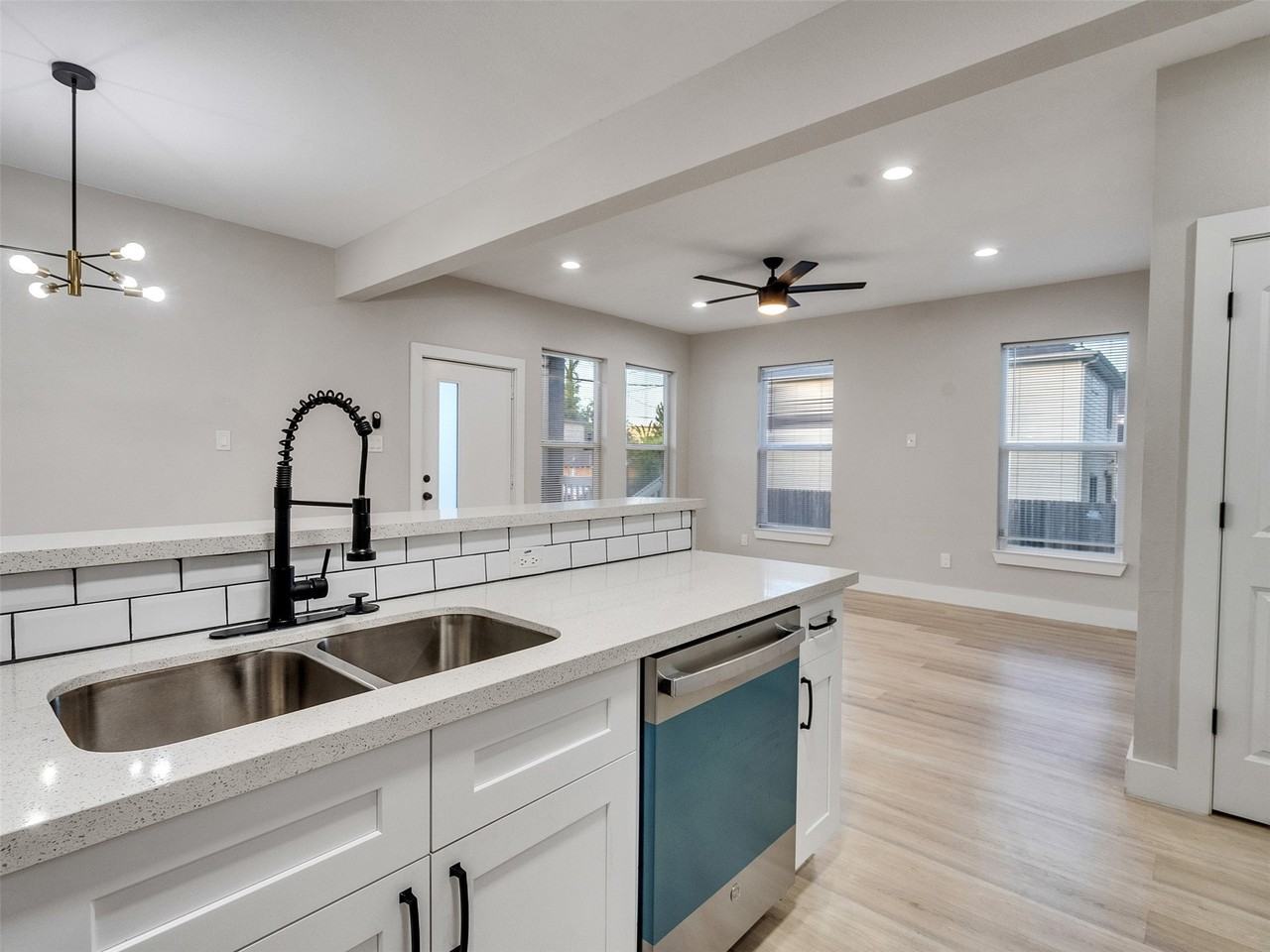 819 E 40th St #819A - Photo 4 of 26