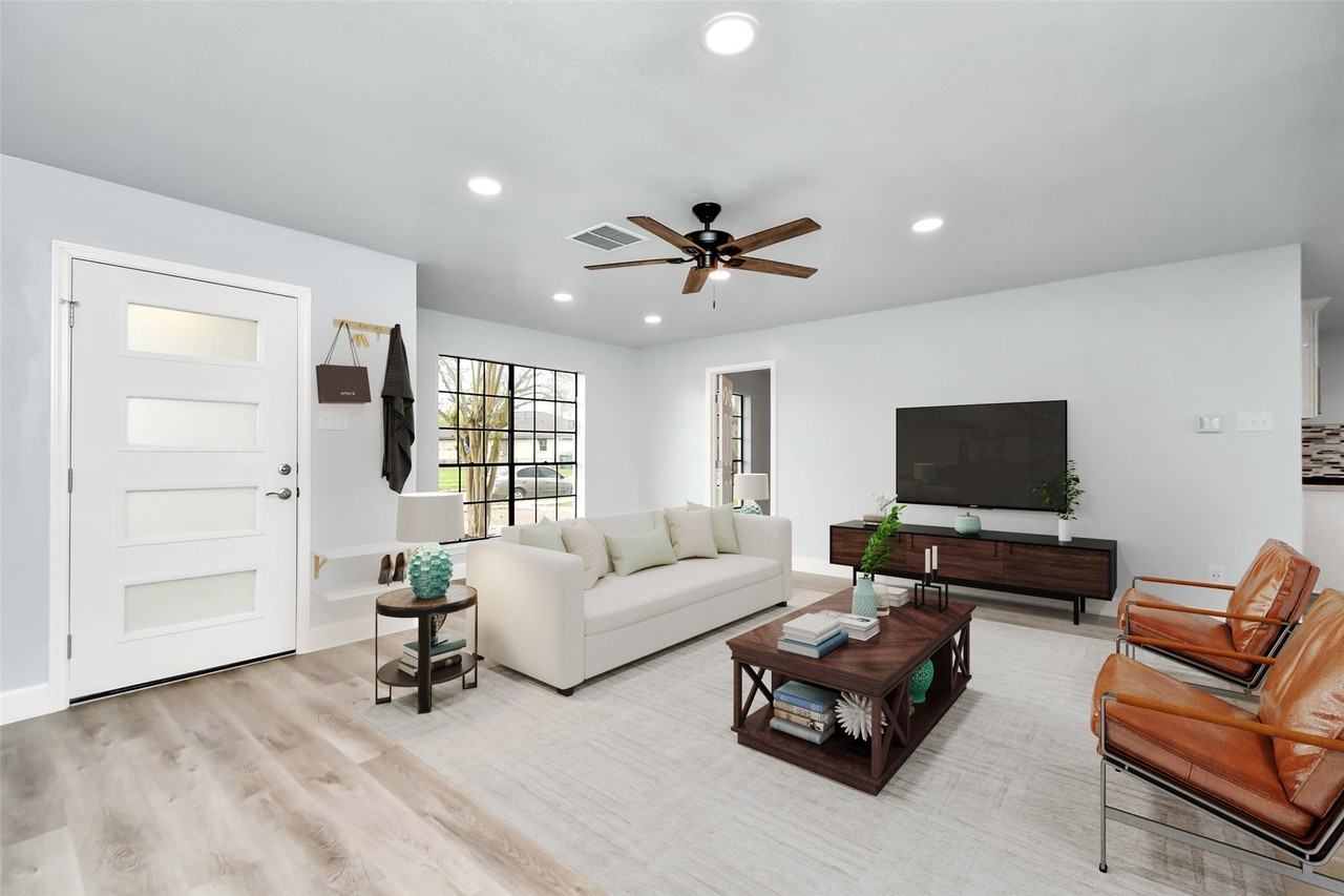 6411 Hollow Oaks Dr #6411 - Photo 7 of 34