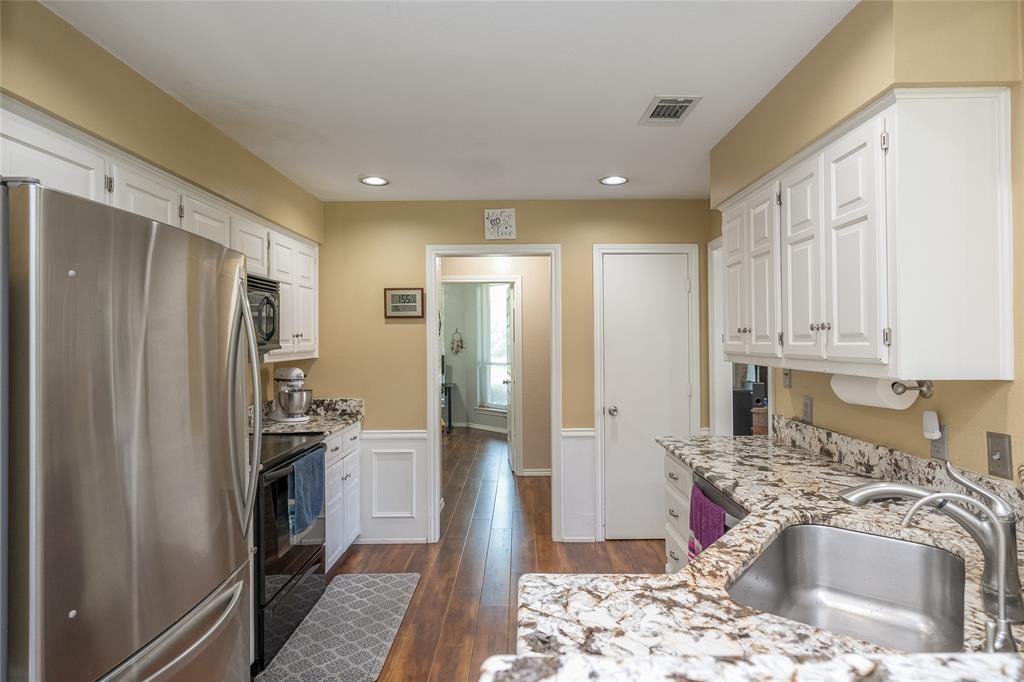 116 Meadowglen Cir #116 - Photo 2 of 32