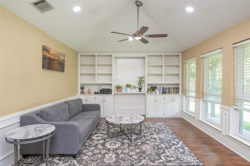 116 Meadowglen Cir #116 - Photo 3 of 32