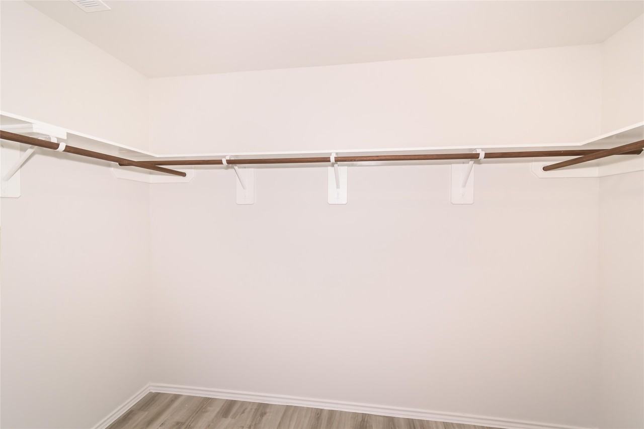 8614 Middleton Oaks Cir #8614 - Photo 4 of 7