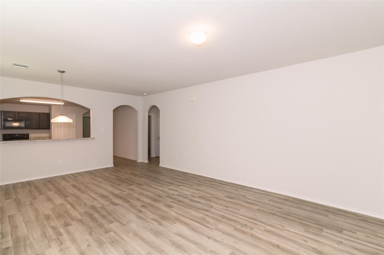 8614 Middleton Oaks Cir #8614 - Photo 6 of 7