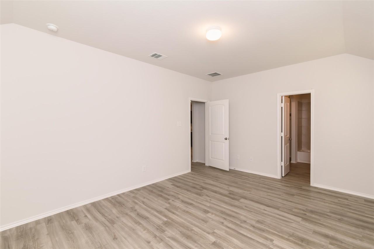 8715 Lar Ree Oaks Cir #8715 - Photo 5 of 7