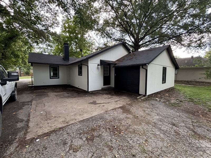 109 E Rogers St - Photo 3 of 17