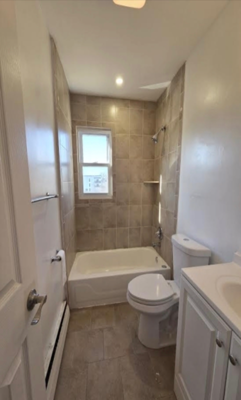 25 Oxford St - Photo 5 of 8