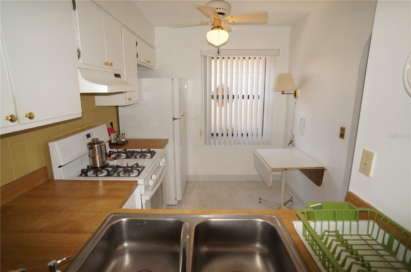 1406 Arrowhead Cir W - Photo 4 of 18