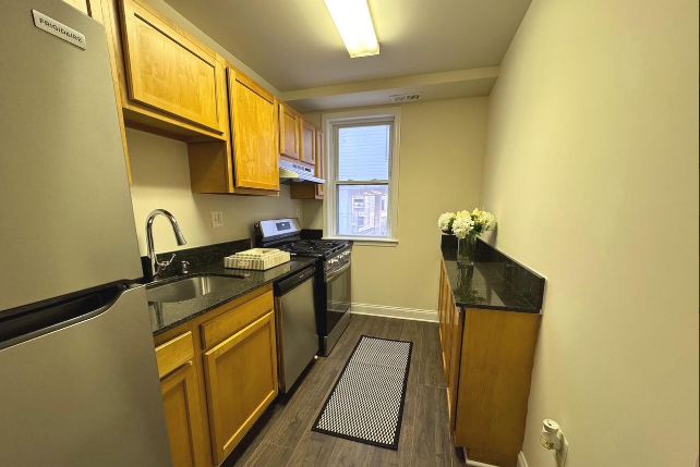 1340 Fairmont St Nw #3 - Photo 7 of 14