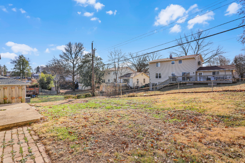 1347 Samoa Dr - Photo 2 of 11