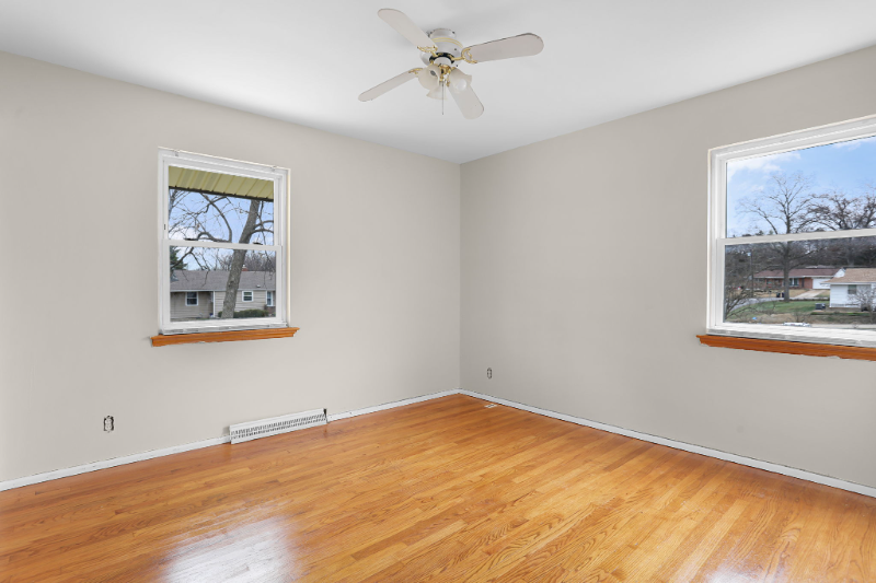 1347 Samoa Dr - Photo 6 of 11