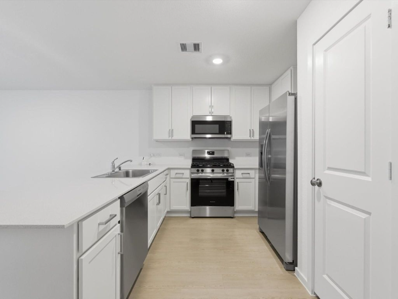 25409 Carnation Ct - Photo 4 of 23