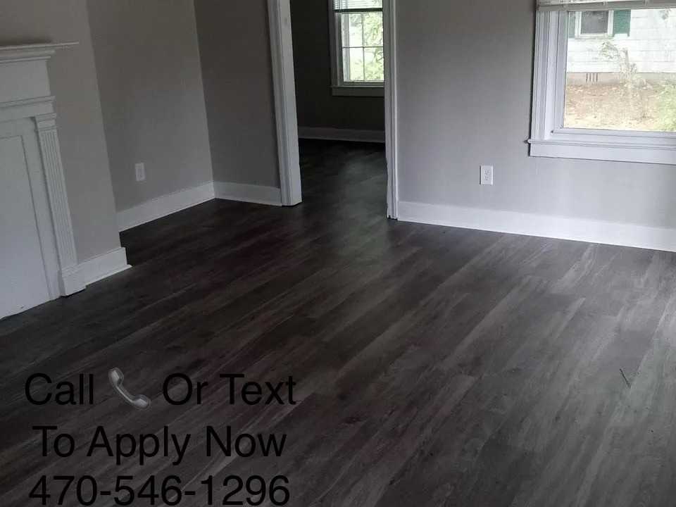 2118 Roosevelt Dr - Photo 2 of 10