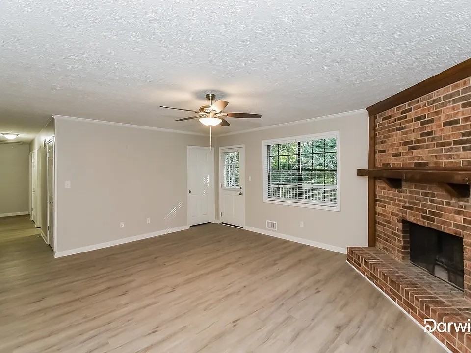 4705 Wellborn Dr - Photo 4 of 5