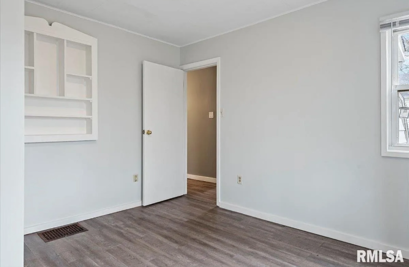 1127 N 6th St #B - Photo 4 of 13