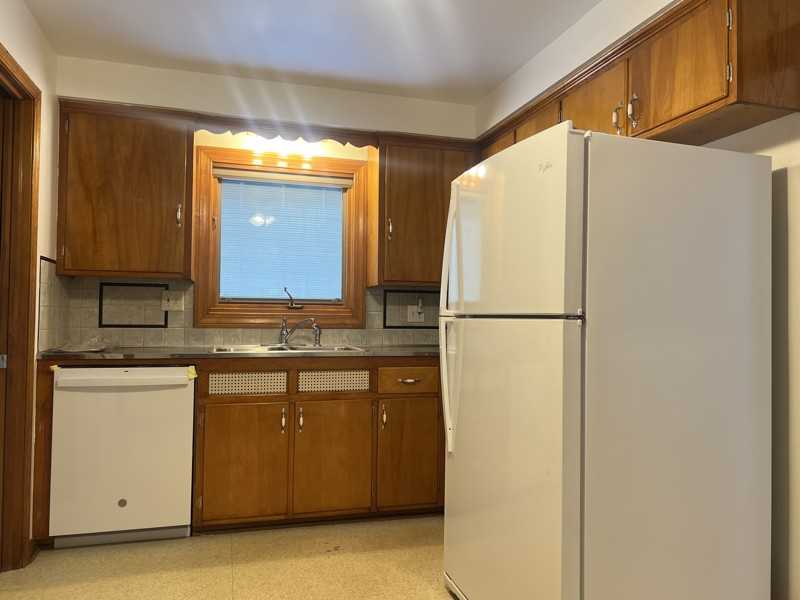 6564 Oakwood Dr - Photo 4 of 20