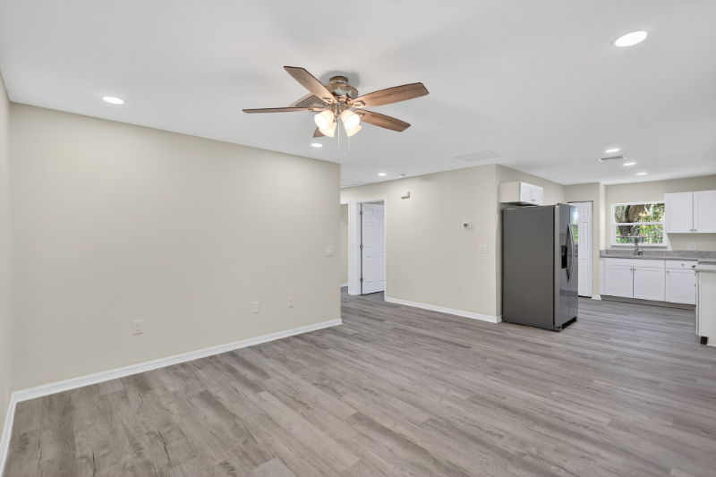 916 23rd St E - Photo 2 of 20