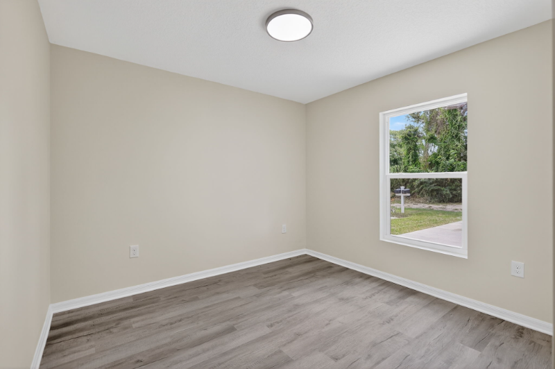 916 23rd St E - Photo 3 of 20