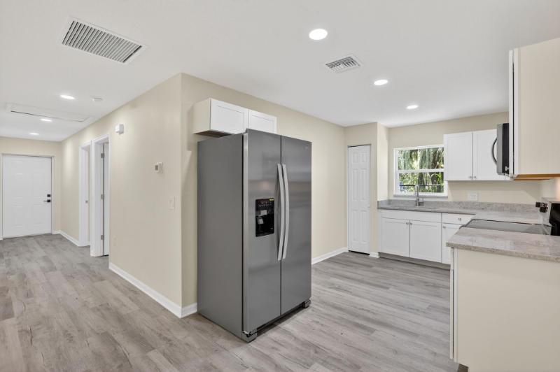 916 23rd St E - Photo 5 of 20