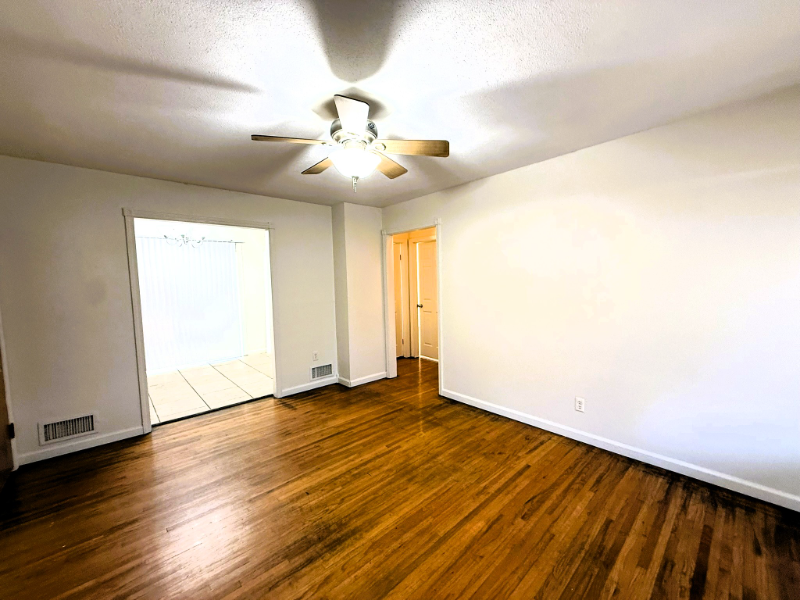 1114 Waverly St - Photo 4 of 18