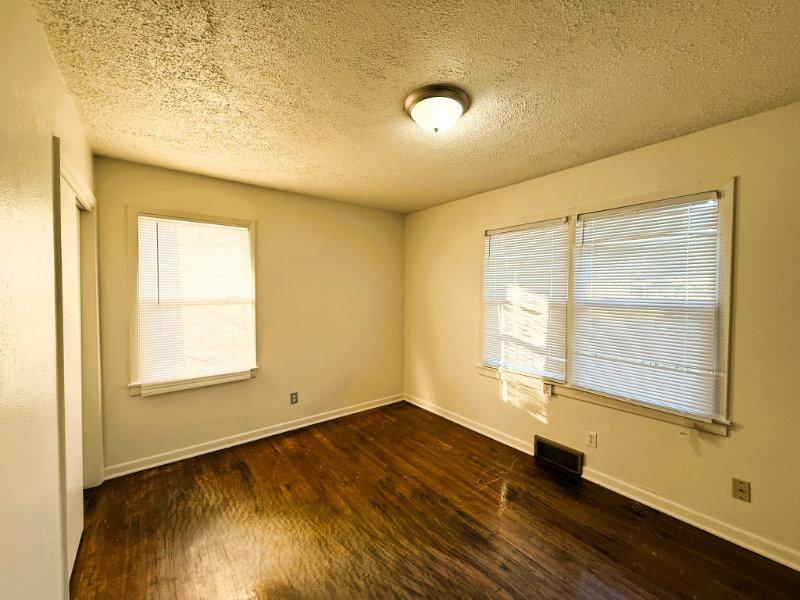 1114 Waverly St - Photo 7 of 18