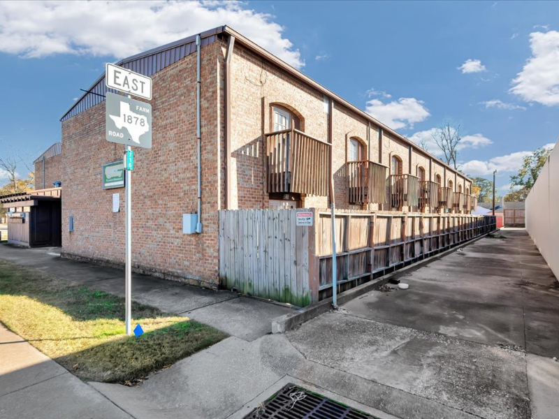 208 E Starr Ave #13 - Photo 2 of 17