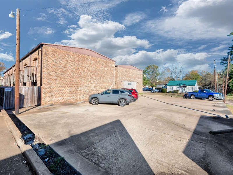 208 E Starr Ave #13 - Photo 3 of 17