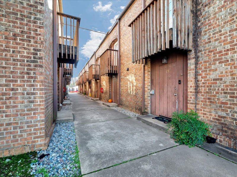 208 E Starr Ave #13 - Photo 4 of 17