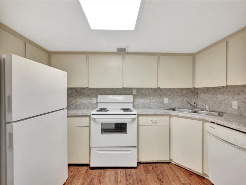 208 E Starr Ave #13 - Photo 5 of 17