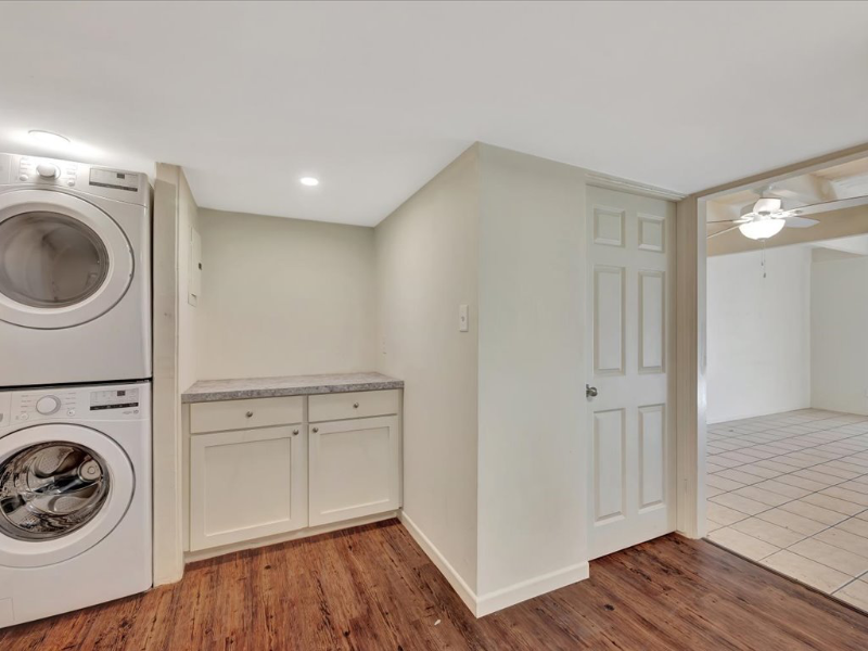 208 E Starr Ave #13 - Photo 6 of 17