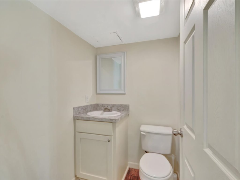 208 E Starr Ave #13 - Photo 7 of 17