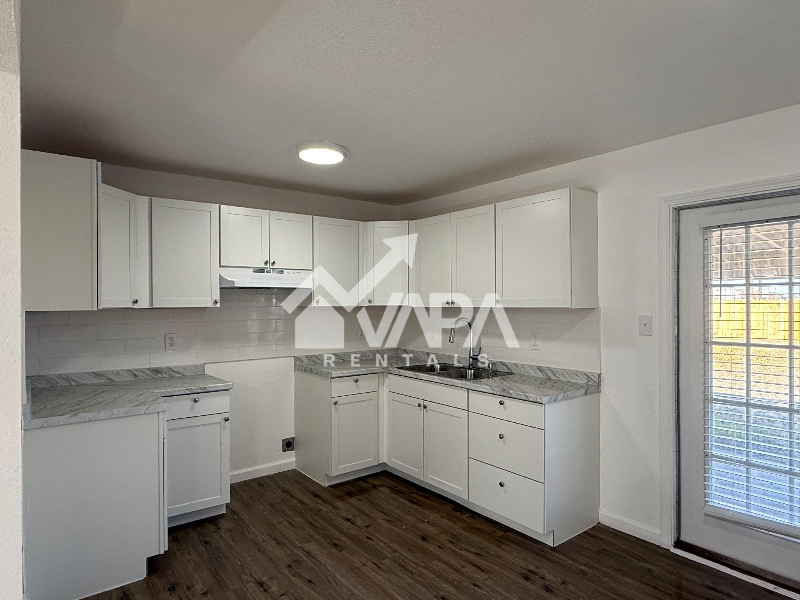 1994 Springvale Dr - Photo 2 of 12