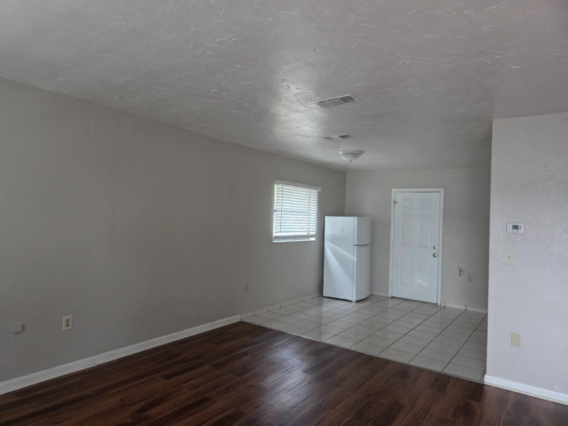 449 Las Palmas Cir - Photo 3 of 12