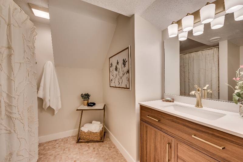 5021 Beacon Hill Rd #2 - Photo 5 of 13