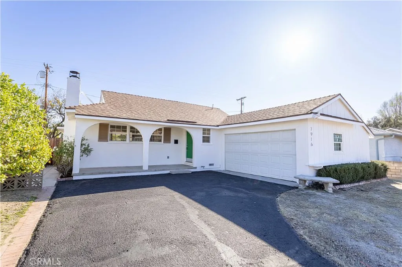 7916 Limerick Ave - Photo 2 of 11