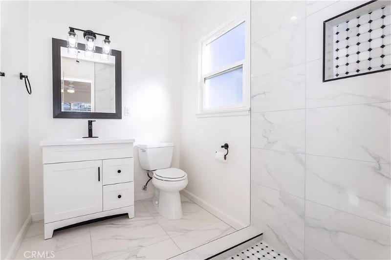 7916 Limerick Ave - Photo 3 of 11