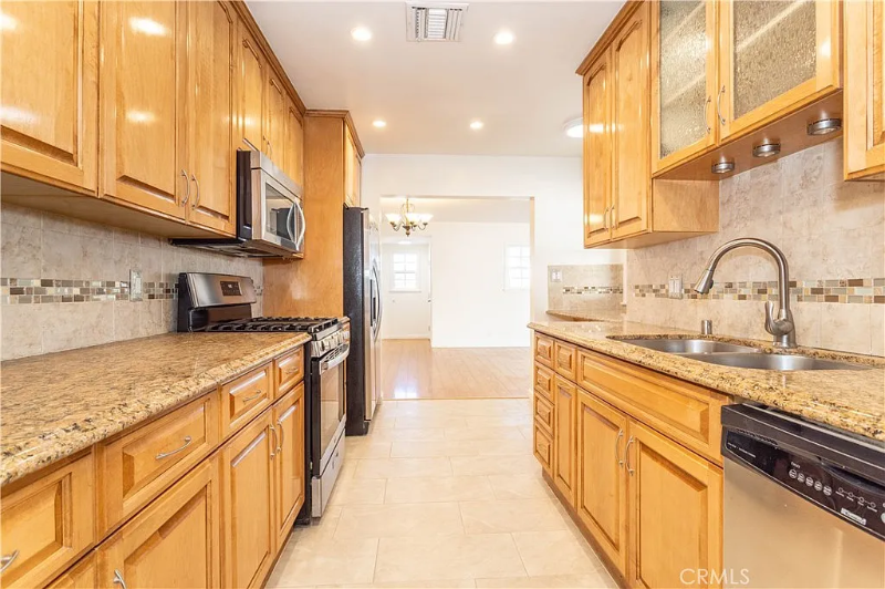 7916 Limerick Ave - Photo 7 of 11