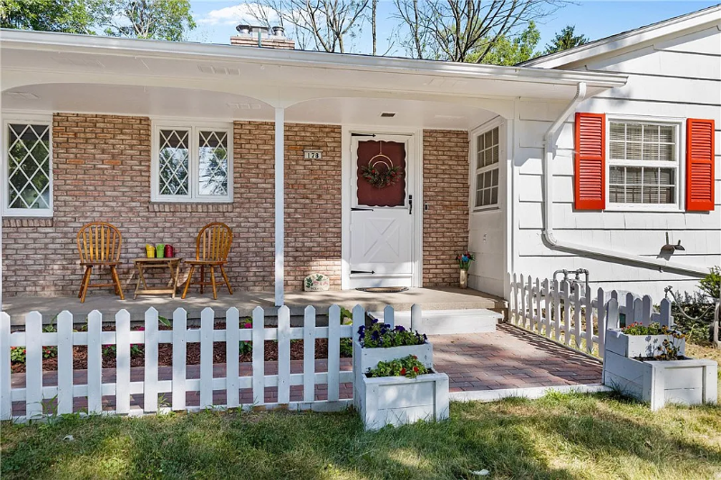 178 S Main St - Photo 2 of 20