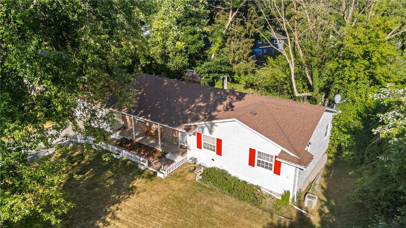 178 S Main St - Photo 3 of 20