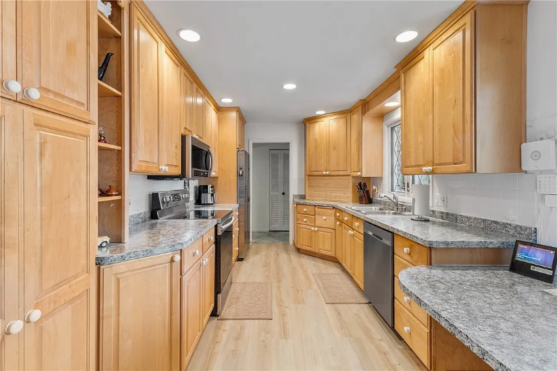 178 S Main St - Photo 7 of 20