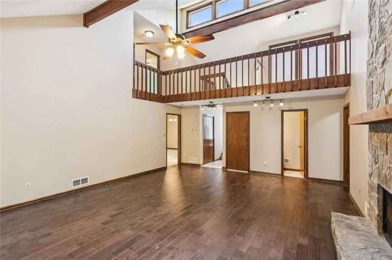 1616 Maple Ridge Dr - Photo 3 of 22