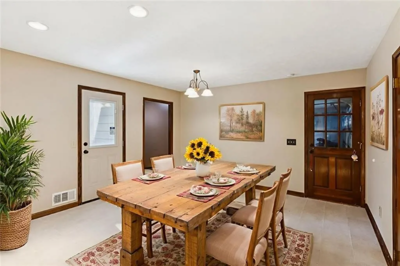 1616 Maple Ridge Dr - Photo 7 of 22