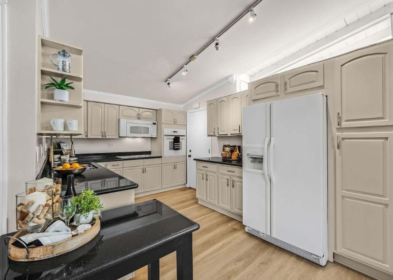 24808 Mango St - Photo 2 of 7