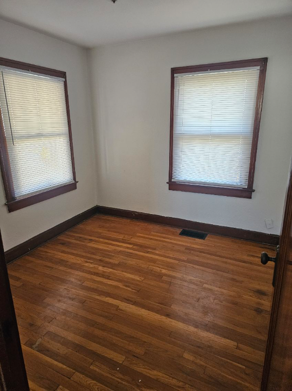 3223 Cleveland Ave - Photo 6 of 7